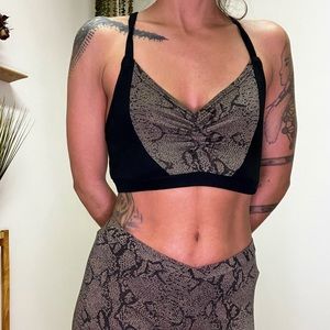 Timjan snake print burner crop yoga bra